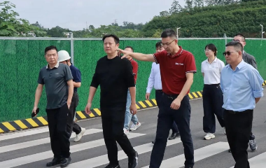 三江新區(qū)（臨港經(jīng)開區(qū)）黨工委委員、南溪經(jīng)開區(qū)管委會(huì)主任李勇率隊(duì)調(diào)研遠(yuǎn)東股份宜賓智能產(chǎn)業(yè)園